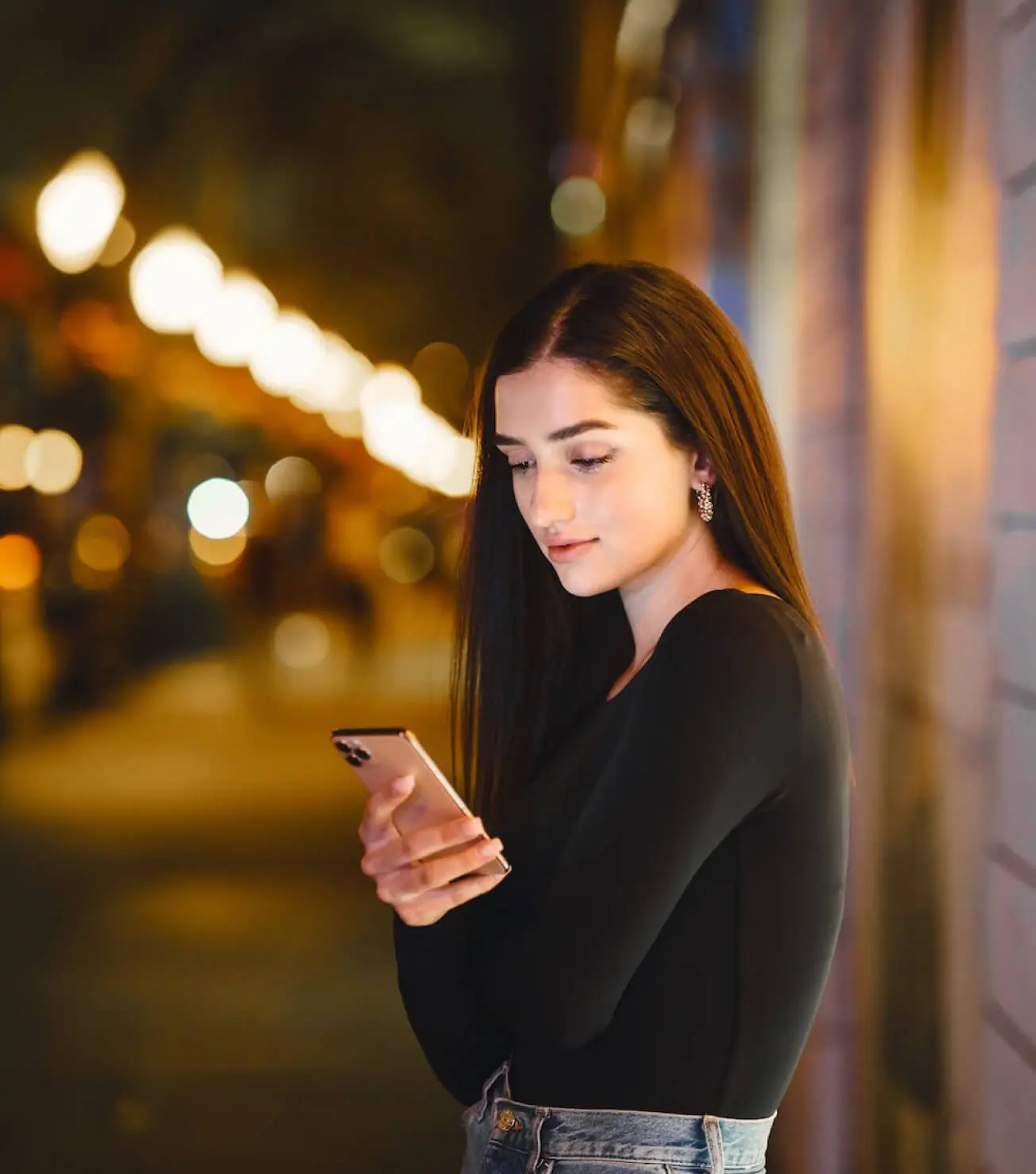Woman on viewing sample campaign on phone