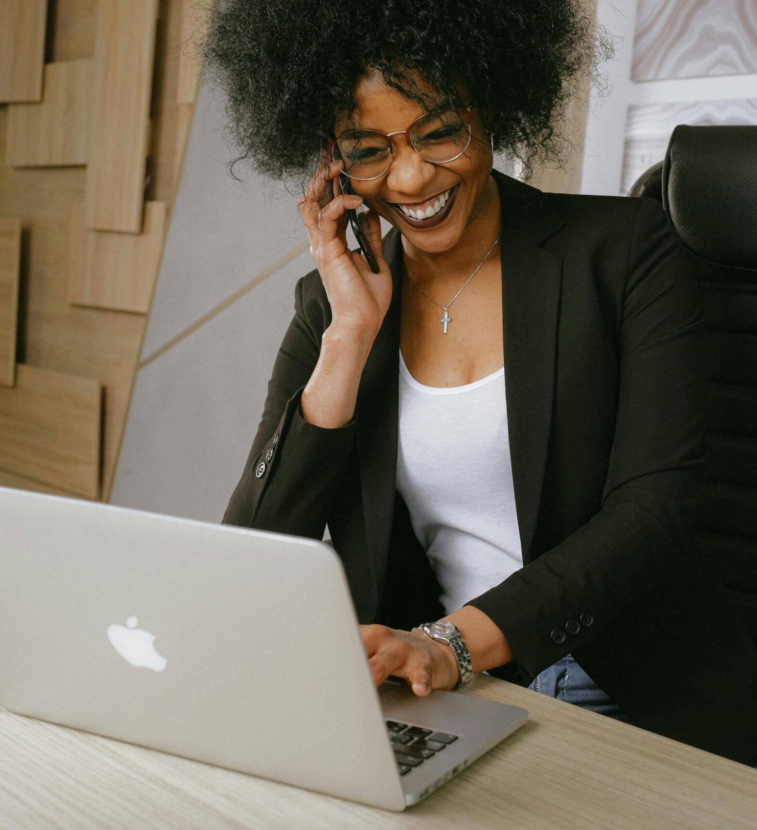 sample fulfillment woman on laptop